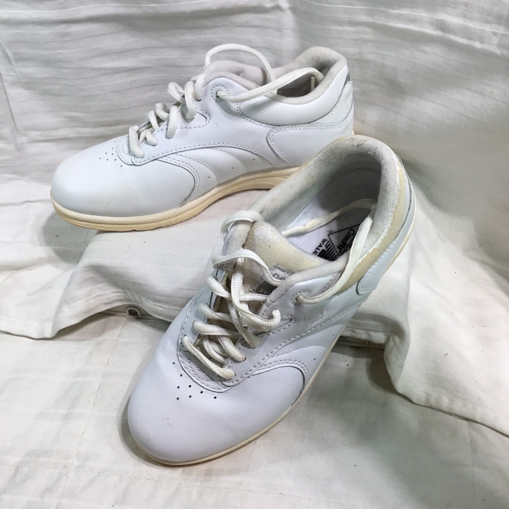Woman’s tennis shoes